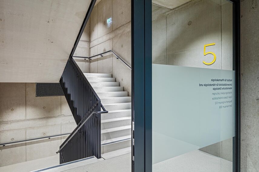 presto 50 Ramen and fuego light Deuren - Faculteit Geneeskunde, Linz located in Linz, Oostenrijk