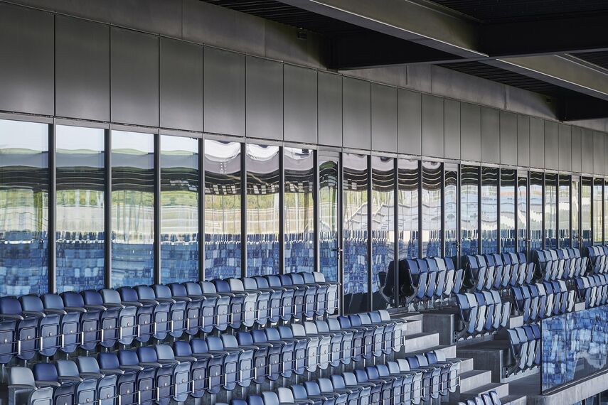 thermfix vario Vliesgevels, fuego light Ramen, unico Deuren, fuego light Deuren and unico Ramen - Voetbalstadion La Tuillière, Lausanne located in Lausanne, Zwitserland