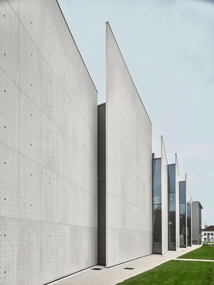 unico Ramen and thermfix vario Vliesgevels - Le Signe, Nationaal Centrum voor Grafisch Ontwerp located in Chaumont, Frankrijk