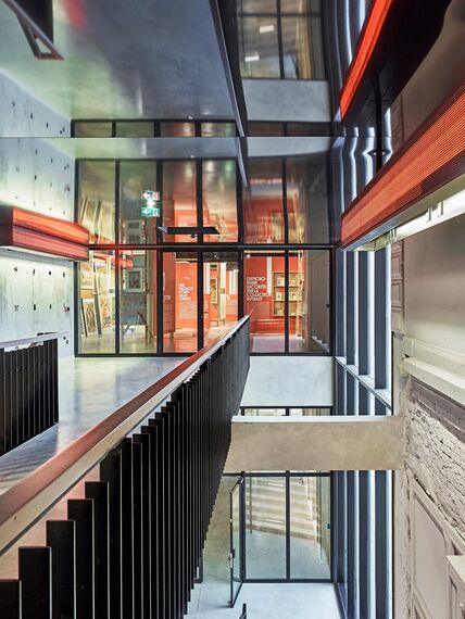 unico Ramen and thermfix vario Vliesgevels - Le Signe, Nationaal Centrum voor Grafisch Ontwerp located in Chaumont, Frankrijk