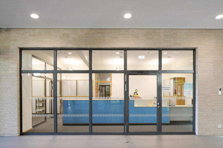 fuego light Fenêtres, fuego light Portes, presto 60s Portes and presto 50 Portes - Centre de formation professionnelle BBZ Dithmarschen located in Heide, Allemagne