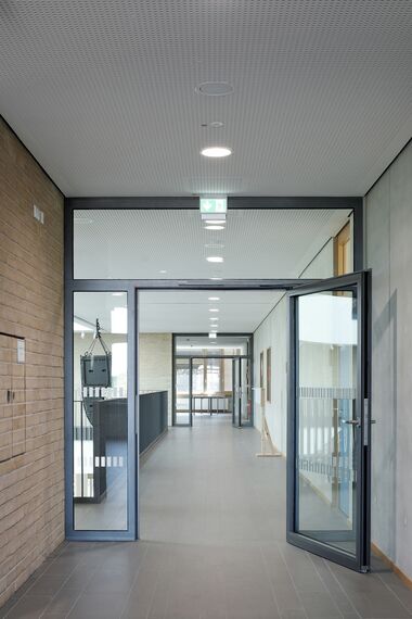 fuego light Fenêtres, fuego light Portes, presto 60s Portes and presto 50 Portes - Centre de formation professionnelle BBZ Dithmarschen located in Heide, Allemagne