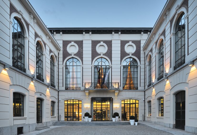 unico xs Fenêtres, unico Fenêtres, unico Portes and thermfix light Murs-rideaux - Van der Valk Sélys Liège : patrimoine et confort moderne en harmonie located in Luik, Belgique