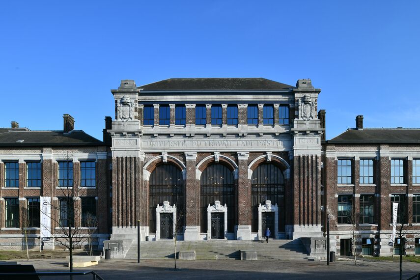 unico xs Ramen and unico xs Deuren - Zénobe Gramme: van erfgoed naar kenniscentrum located in Charleroi, België