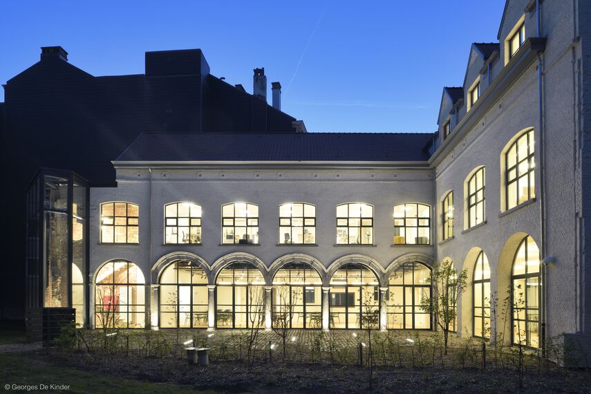 unico Ramen and unico Deuren - Een nieuwe toekomst voor de Spaanse Kroon located in Brussels, België