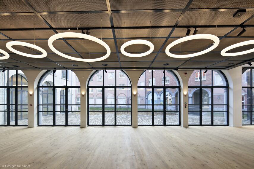 unico Ramen and unico Deuren - Een nieuwe toekomst voor de Spaanse Kroon located in Brussels, België