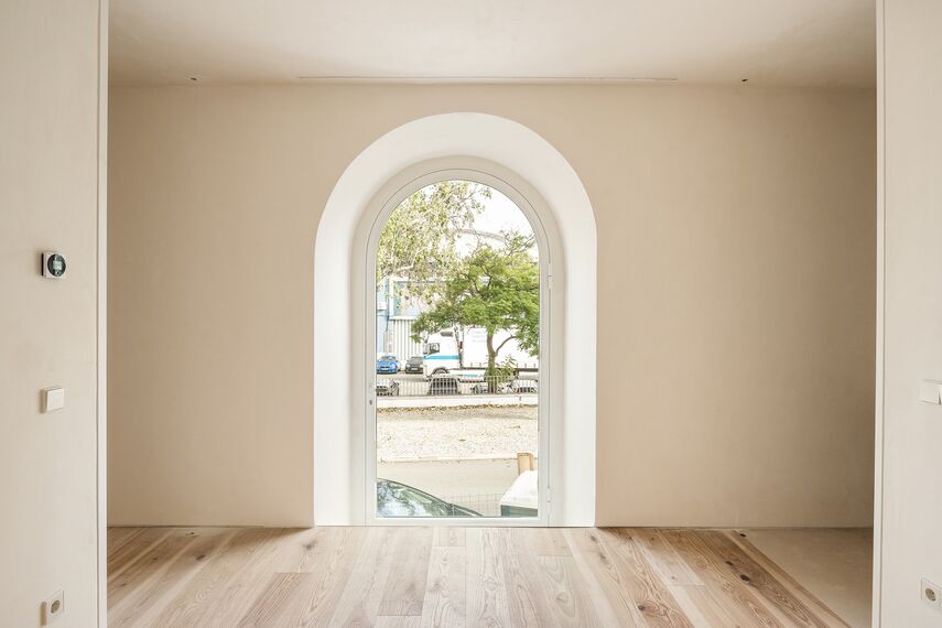 unico Deuren and unico Ramen - Alba, Lissabon located in Lisbon, Portugal