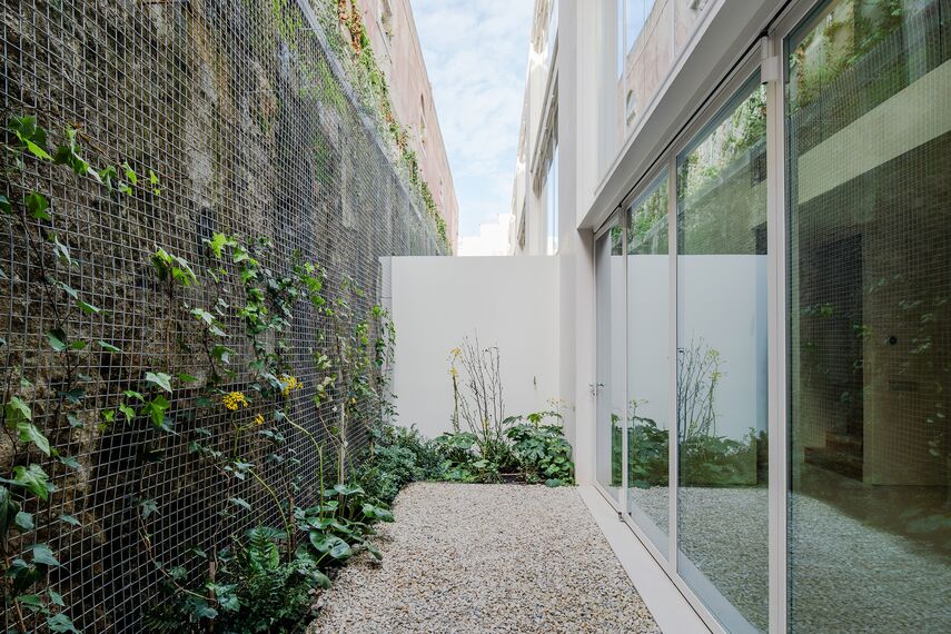 unico Deuren and unico Ramen - Alba, Lissabon located in Lisbon, Portugal