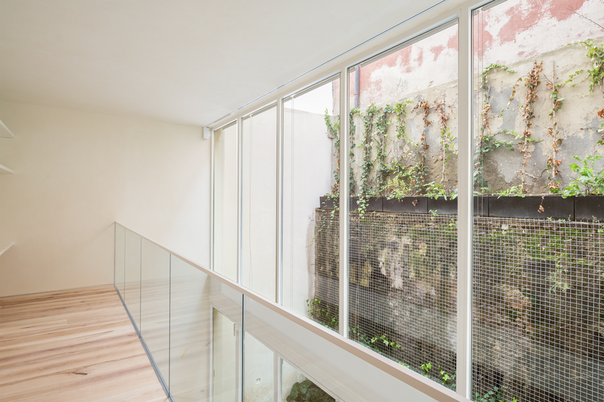 unico Deuren and unico Ramen - Alba, Lissabon located in Lisbon, Portugal