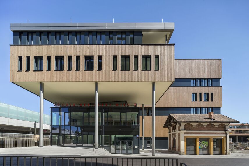 thermfix vario Murs-rideaux, fuego light Fenêtres, presto 50 Portes and unico Portes - Olly-Schwarz-Schule à Vienne located in Wien, Autriche