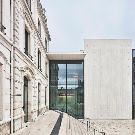 unico Ramen and thermfix vario Vliesgevels - Le Signe, Nationaal Centrum voor Grafisch Ontwerp located in Chaumont, Frankrijk