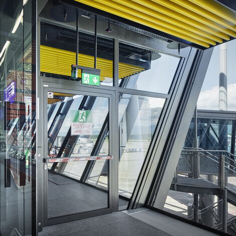 fuego light Portes, fuego light Coulissants and thermfix light Murs-rideaux - Terminal de l'aéroport, Genève located in Geneva, Suisse