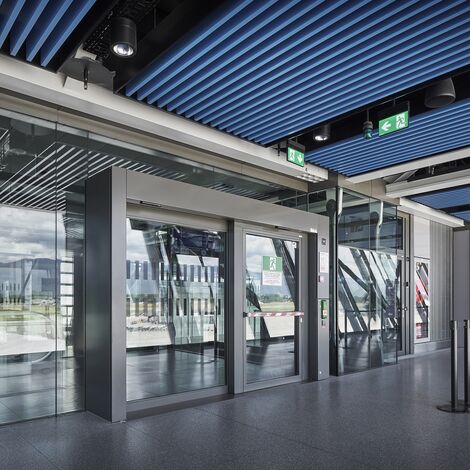 fuego light Portes, fuego light Coulissants and thermfix light Murs-rideaux - Terminal de l'aéroport, Genève located in Geneva, Suisse