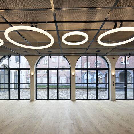 unico Ramen and unico Deuren - Een nieuwe toekomst voor de Spaanse Kroon located in Brussels, België