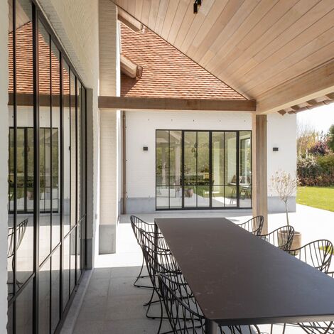 Habitation rurale avec fenêtres forster