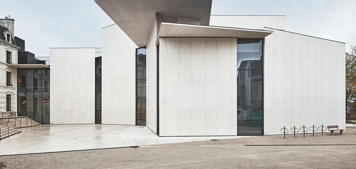 unico Ramen and thermfix vario Vliesgevels - Le Signe, Nationaal Centrum voor Grafisch Ontwerp located in Chaumont, Frankrijk