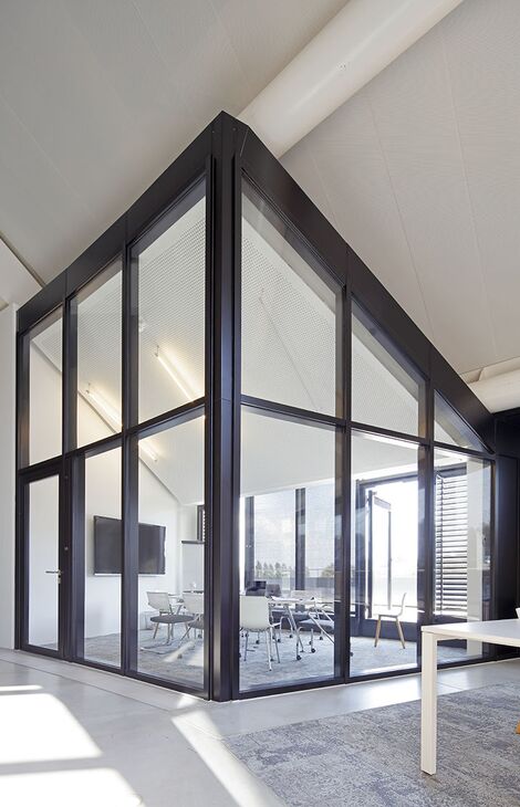 Glaswand met Forster staal