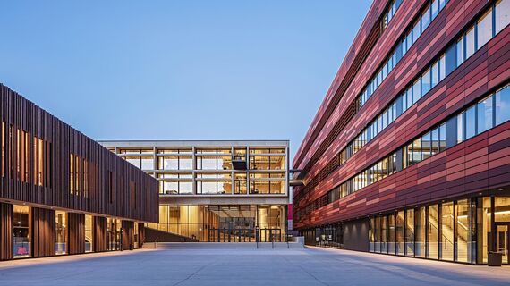 presto 50 Fenêtres and fuego light Portes - Faculté de médecine, Linz located in Linz, Autriche