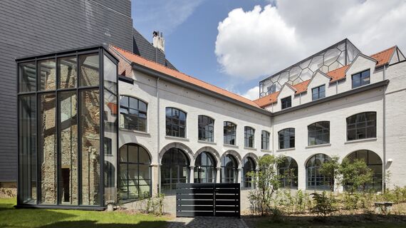 unico Ramen and unico Deuren - Een nieuwe toekomst voor de Spaanse Kroon located in Brussels, België