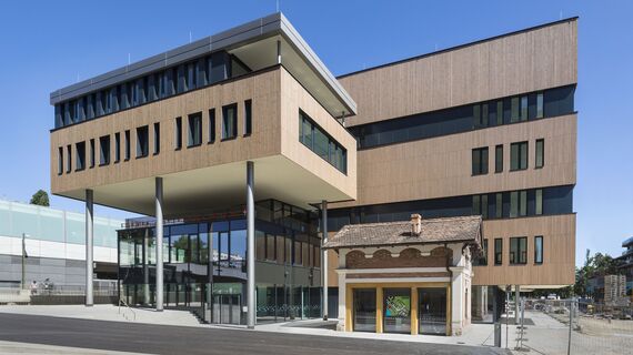 thermfix vario Vliesgevels, fuego light Ramen, presto 50 Deuren and unico Deuren - Olly-Schwarz-Schule in Wenen located in Wien, Oostenrijk