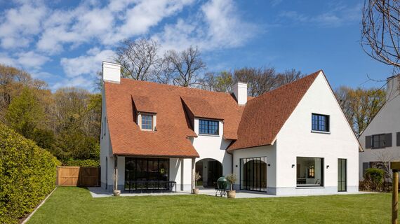 Habitation rurale avec fenêtres forster